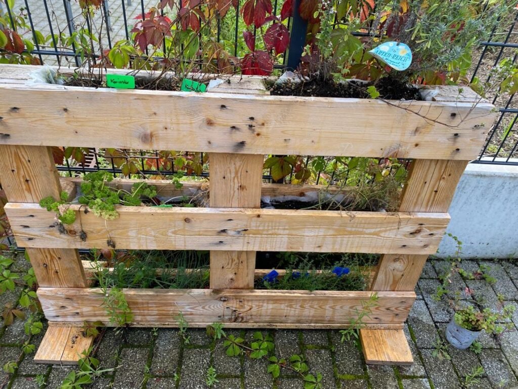 Recycled-DIY-Planter-Box