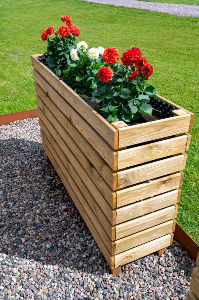 DIY wooden Planter Box for backyard garden: DIY Planter Box Ideas